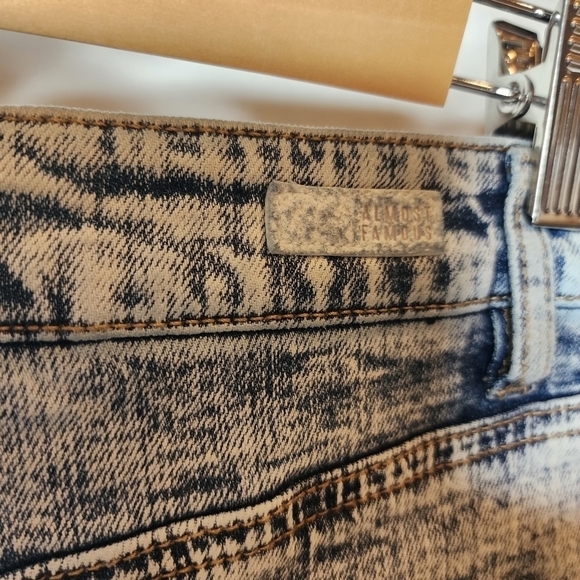 Almost Famous highrise acid wash jean shorts. - Picture 9 of 13